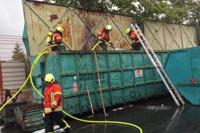 In Gottenheim stand ein Abfallcontainer in Flammen