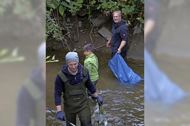 Angler sammeln zehn Säcke voller Müll