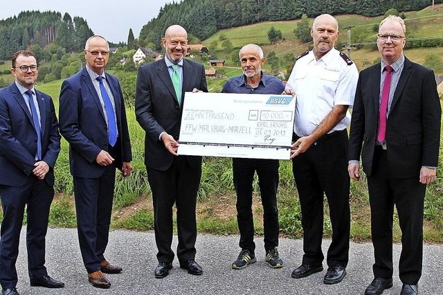 Freiwillige Feuerwehr erhält Spende von 10 000 Euro