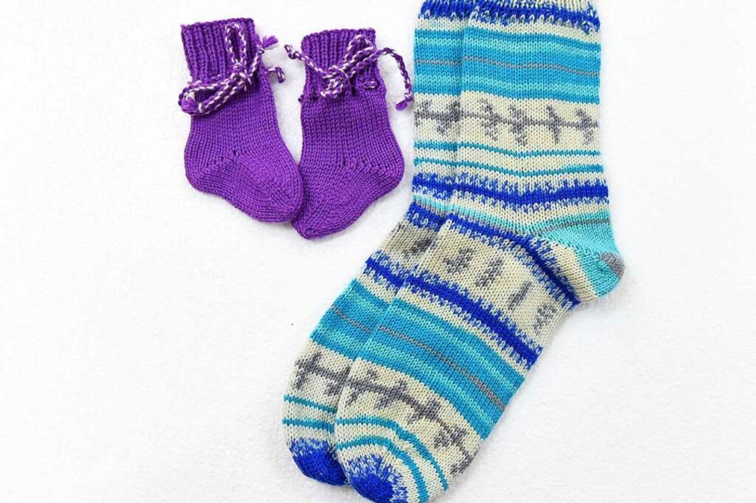 Für kleine und große Füße: Socken von Marina Dachs.  | Foto: Rita Eggstein