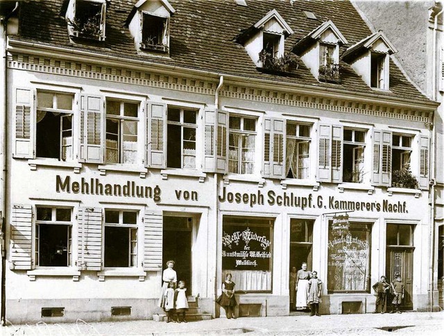 Etwa 1907 entstand das Foto der Mehlhandlung  Schlupf an der Adelhauser Strae.  | Foto: Archiv Manfred Gallo
