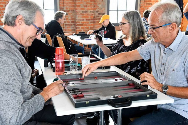 Hoch konzentriert spielen die Teilnehm... rechts: Weltmeister Heribert Lindner.  | Foto: Markus Zimmermann