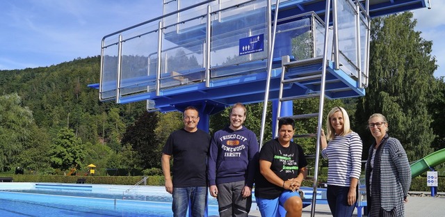 Das Schwimmbad-Team freut sich ber di..., ebenfalls vom Restaurant Klosterhof   | Foto: Sara Ghring