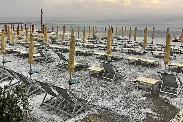 Sommerpause am Strand von Pietra Ligure