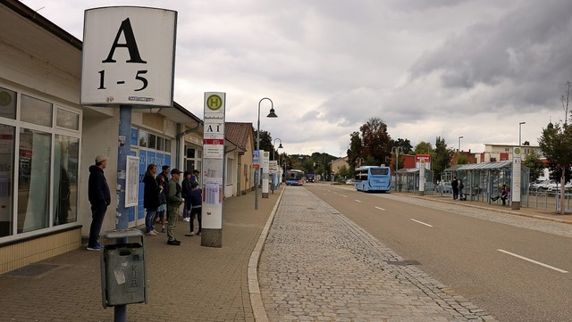 Der Busbahnhof vor dem Donaueschinger ...rplan grerer Anbieter aufgenommen.    | Foto: Wursthorn, Jens