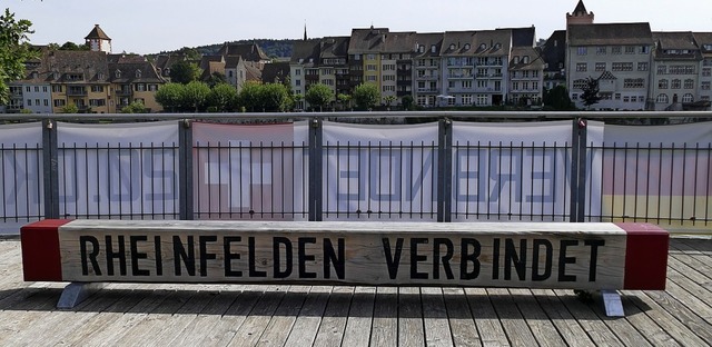 Botschaft ans schweizerische Ufer von IG Pro Steg.   | Foto: Ingrid Bhm-Jacob