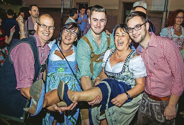 Hoch das Bein: Oktoberfest bei Ganter  | Foto: Julia Klaus