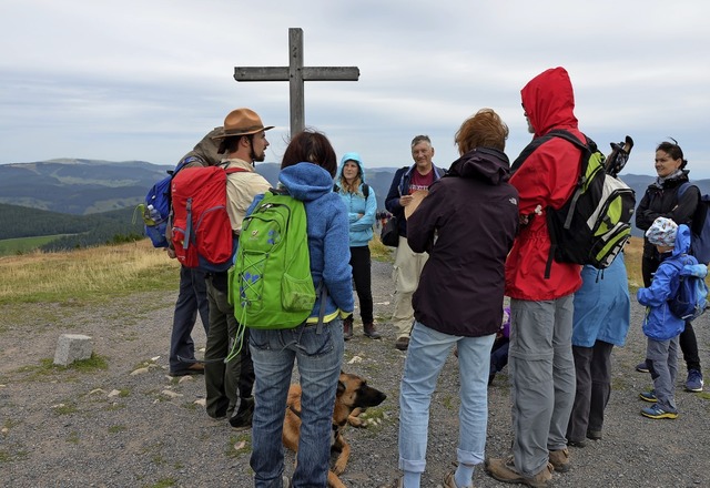 Gipfelstrmer im Dienst der Natur: Ranger Sebastian (links mit Hut)  | Foto: Anita Fertl