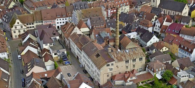 Markantes und groes Ensemble im Herze...ederfabrik wird im Herbst abgerissen.   | Foto: Michael Saurer