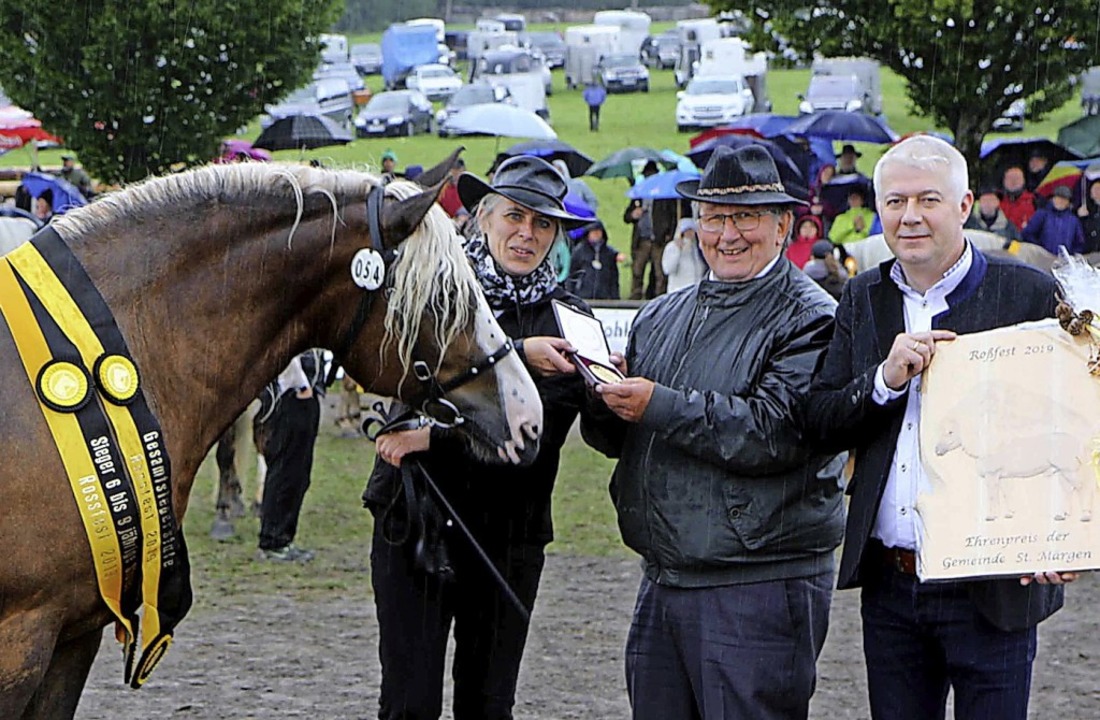 Siegerin Feine Lioba bei der Preisverleihung im Regen von St. Märgen.  | Foto: Privat
