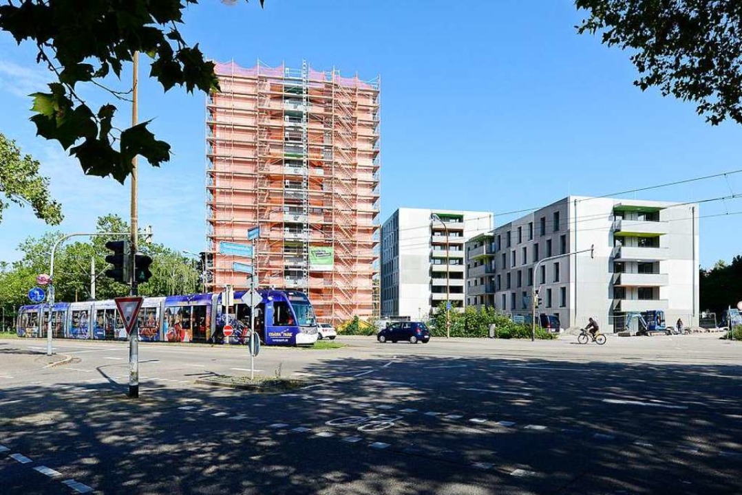 Fr den Neubau hat Regierungsprsident...s Studierendenwerk Freiburg bergeben.  | Foto: Ingo Schneider