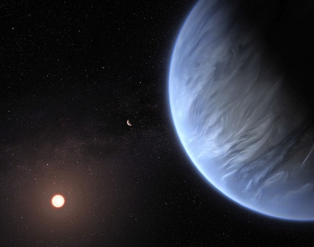 So knnte der Planet K2-18b (rechts) a... seinen leuchtenden Zwergstern kreist.  | Foto: M. Kornmesser (dpa)