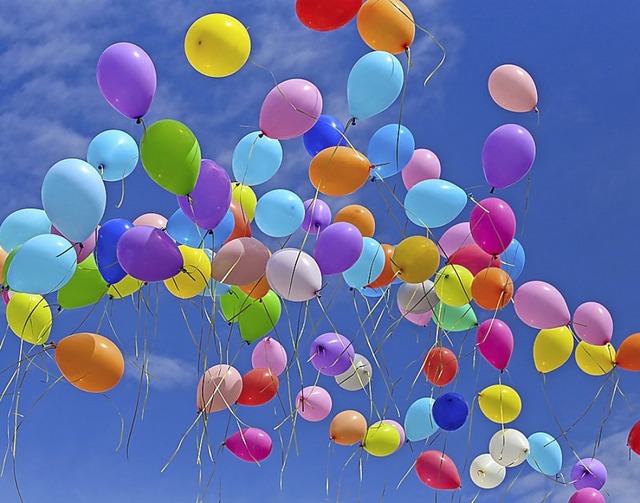 Fliegende Luftballons sind beliebt bei Feiern.  | Foto: Hetman Bohdan (adobe.stock.com)