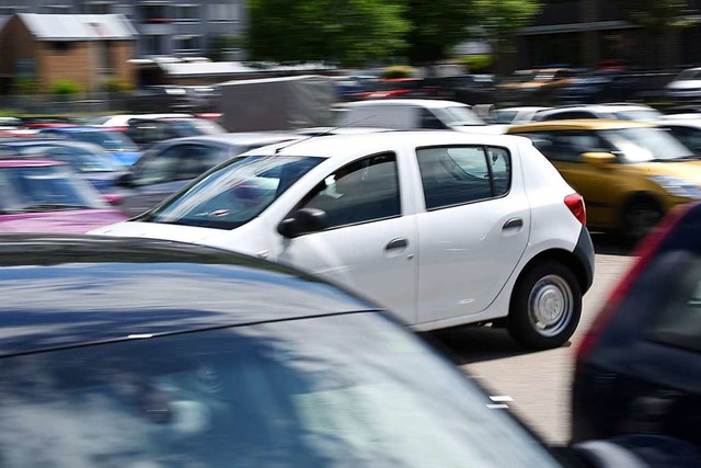 Autos stnden 90 Prozent ihres Lebens ...ch viel Platz ein, sagt Michael Obert.  | Foto: Jonas Hirt