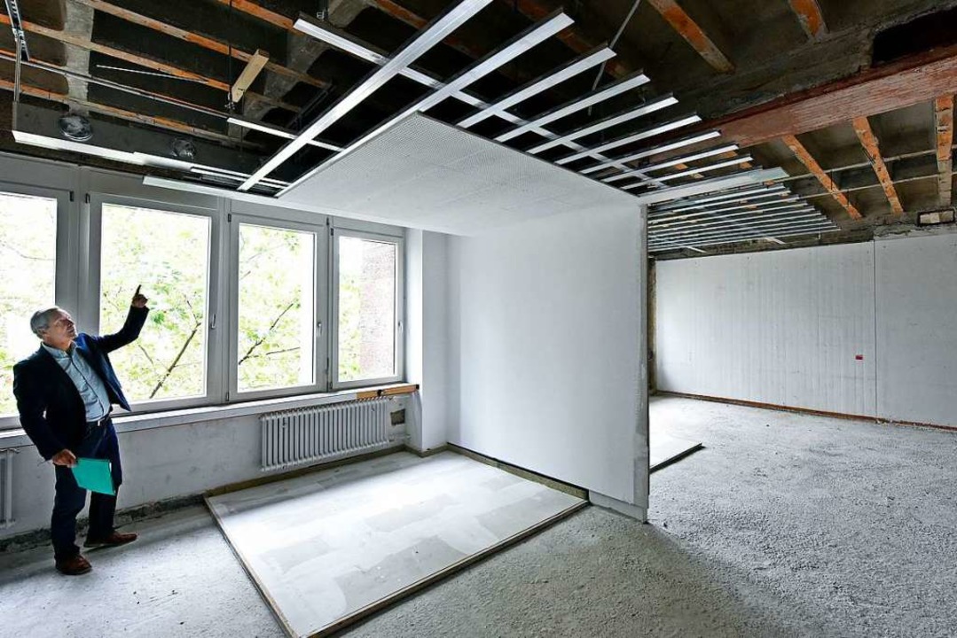 Das KG II ist teils schon leer. An ein... wie knftig die Bro-Decken aussehen.  | Foto: Michael Bamberger