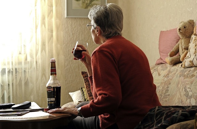 Bei lteren Menschen wirkt Alkohol strker und lnger.   | Foto: Ingo Wagner