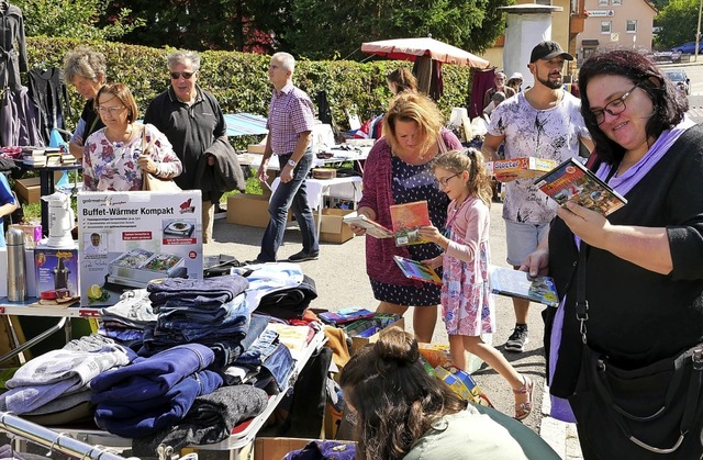 Auch viel Lesestoff zu kleinem Preis g...ndo-Flohmarkt am Samstag in Neustadt.   | Foto: Eva Korinth