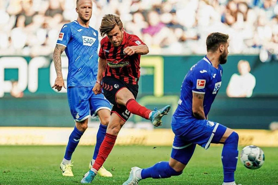 Gegen die TSG 1899 Hoffenheim gewinnt der SC Freiburg auch in der Höhe verdient mit 3:0. Taktisch exzellent eingestellt können sich die Freiburger gegen schwache Hoffenheimer durchsetzen. (Foto: Uwe Anspach (dpa)) Gegen die TSG 1899 Hoffenheim gewinnt der SC Freiburg auch in der Höhe verdient mit 3:0. Taktisch exzellent eingestellt können sich die Freiburger gegen schwache Hoffenheimer durchsetzen. (Foto: Uwe Anspach (dpa))