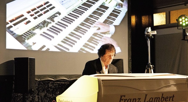 Virtuose Franz Lambert begeisterte im Orgelbauersaal die Zuhrer.   | Foto: Gabriele Zahn