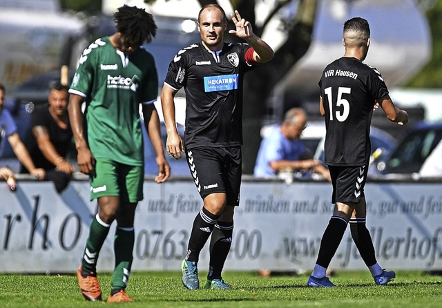 Florian Ries zeigt&#8217;s an. Gegen U...m Kapitn des VfR Hausen drei Treffer.  | Foto: Patrick Seeger