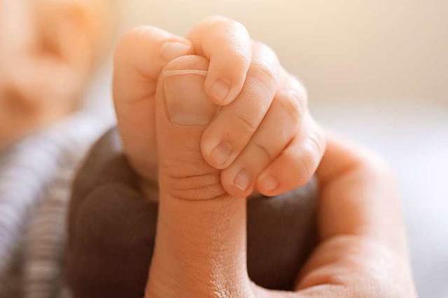 Fnf Finger an einer Babyhand sind der... Kinder mit Handfehlbildungen geboren.  | Foto: stanislav_uvarov  (stock.adobe.com)