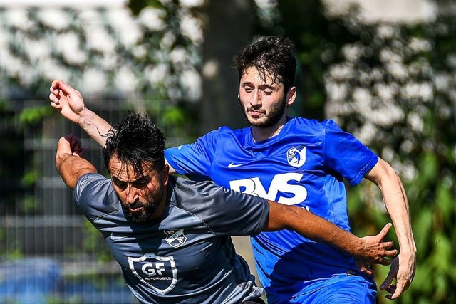 Bosporus FC Friedlingen, mit Deniz Kut...latz zurck. Es gab drei Feldverweise.  | Foto: Gerd Gruendl