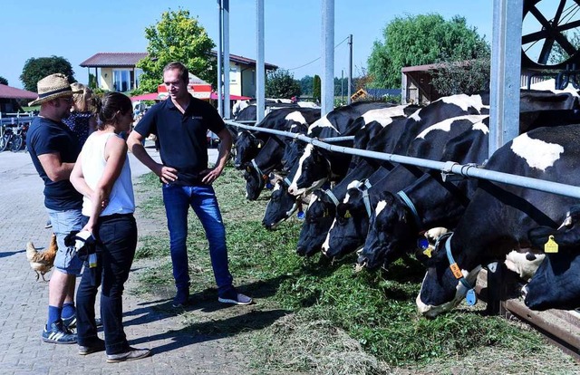 Wo die Milch herkommt erfuhren die Bes... Bio-Milchviehbetrieb Haas und Zinsel.  | Foto: Wolfgang Knstle