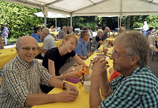 Plaudern und der Musik lauschen konnten die Besucher.   | Foto: Silke Hartenstein