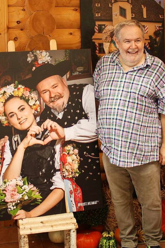 Dieses Foto von Bernhard Rein (rechts)...enk in die Partnergemeinde Marlenheim.  | Foto: Adelbert Mutz