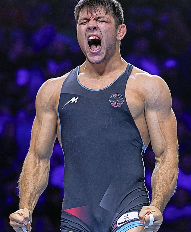 Denis Kudla freut sich ber seinen Sieg im Kampf um Bronze.  | Foto: Kadir Caliskan (dpa)