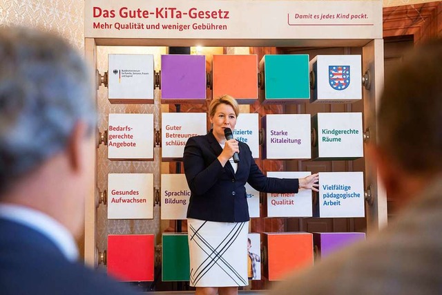 Familienministerin Franziska Giffey (S...wohlklingenden Namen Gute-Kita-Gesetz.  | Foto: Michael Reichel (dpa)