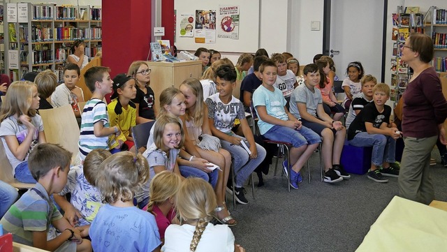 Die fleiigen Leser des Bibliothekspro...bliotheksleiterin Brigitte Schnbele.   | Foto: Eva Korinth