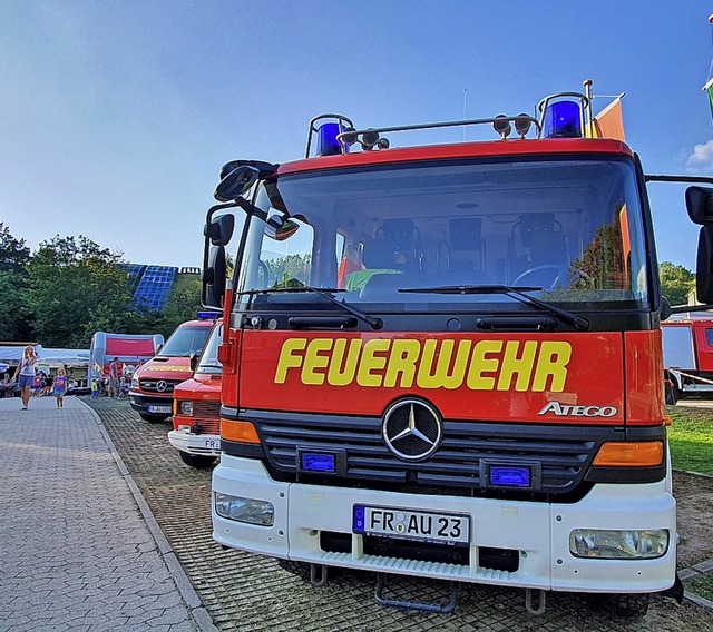 Beim Hock konnten auch die Fahrzeuge der Feuerwehr besichtigt werden.  | Foto: Julius Wilhelm Steckmeister