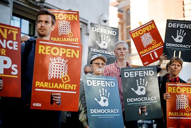 Proteste gegen die Schlieung des Parlaments in London  | Foto: TOLGA AKMEN (AFP)