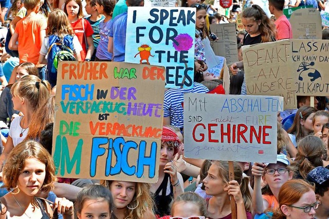 Klimaschutz beschftigt Teenager und j...s-for-Future-Demo in Freiburg im Juli.  | Foto: Michael Bamberger