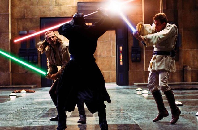Ewan McGregor (r) als Obi-Wan Kenobi u...als Darth Maul (undatierte Filmszene).  | Foto: 20th Century Fox
