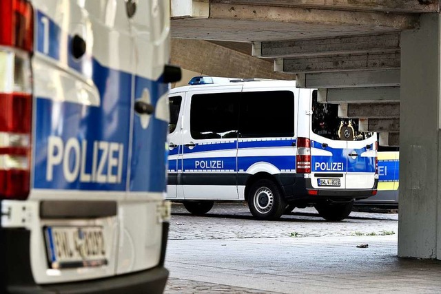 Grokontrolle der Polizei am Dienstagnachmittag auf dem Sthlinger Kirchplatz  | Foto: Thomas Kunz