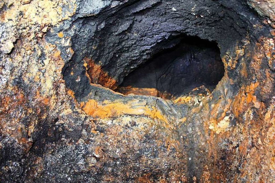 Die Schwarzfärbungen zeugen von Oxidierungsprozessen. (Foto: Karin Heiß) Die Schwarzfärbungen zeugen von Oxidierungsprozessen. (Foto: Karin Heiß)
