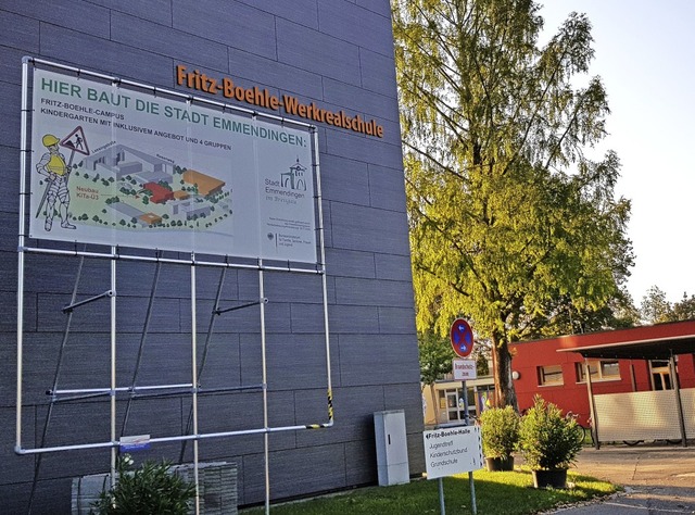 Der neue Kindergarten, der ans Familie...chts)) andockt, wird deutlich teurer.   | Foto: Gerhard Walser