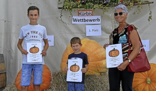 Sieger beim Krbiswettbewerb wurde der...dessen Oma den Preis in Empfang nahm.   | Foto: Herbert Trogus