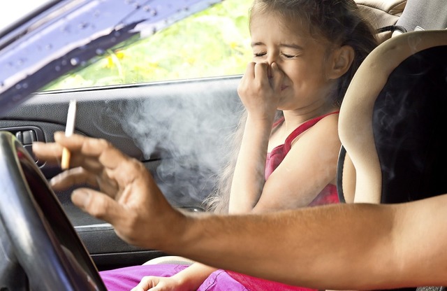Pfui stinkt das: Passives rauchen im Auto schadet Kindern und Jugendlichen.  | Foto: Larisa Kapustkina