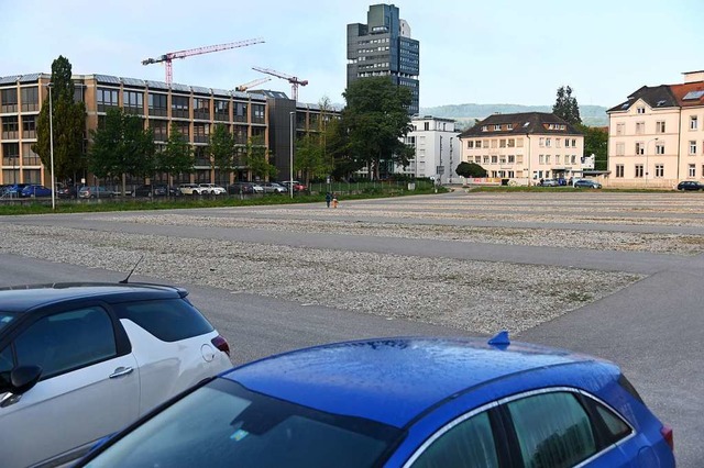 Die letzten zwei Autos auf dem Conrad-Areal  | Foto: Jonas Hirt