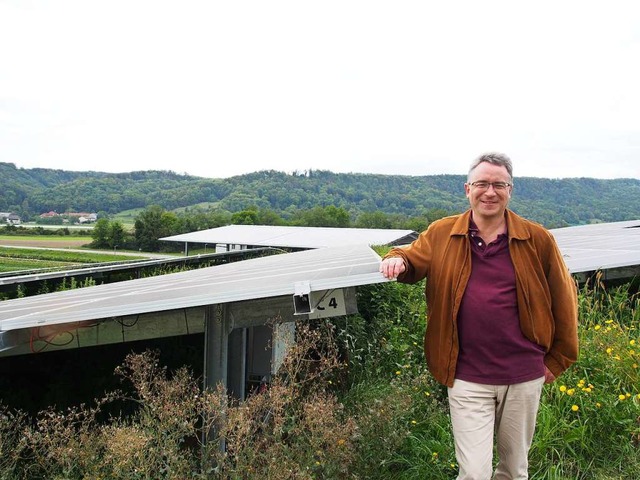 Geschftsfhrer Martin Vlkle in der P...Anlage auf dem Dach des Recyclinghofs.  | Foto: Boris Burkhardt