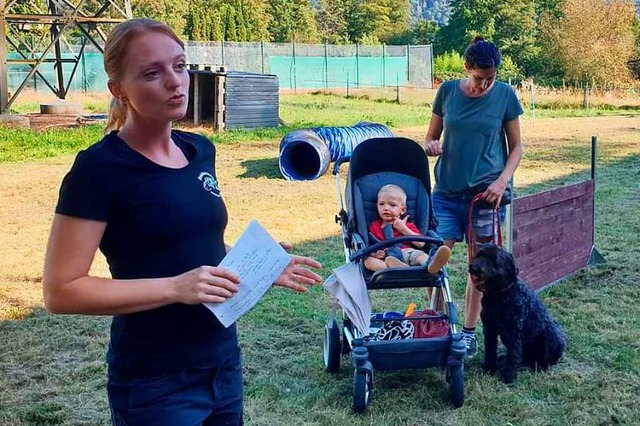 Dass und wie Hunde auf Kinder(-wagen) ...nsvorsitzende Claudia  Frle (links).  | Foto: Hardy Schmid