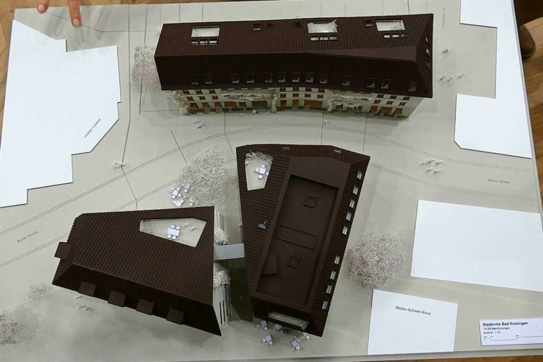 Die drei knftig ortsbildprgenden Geb...inger Ortsmitte beim Rathaus im Modell  | Foto: Hans-Peter Mller