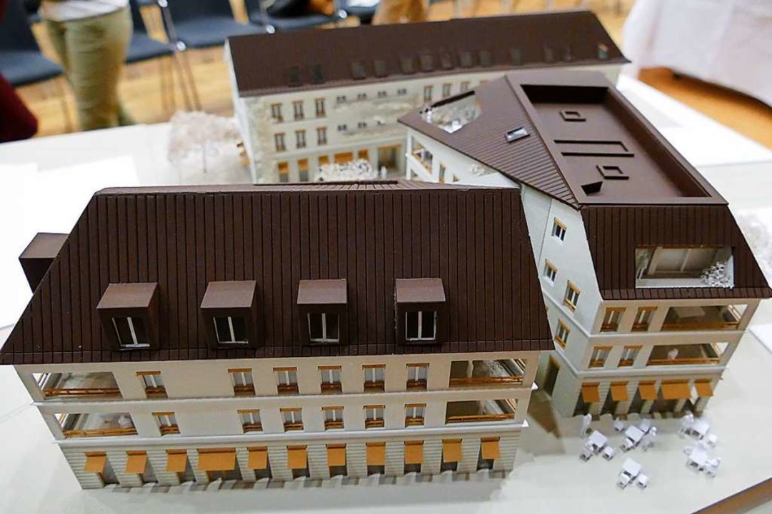 Die drei knftig ortsbildprgenden Geb...inger Ortsmitte beim Rathaus im Modell  | Foto: Hans-Peter Mller