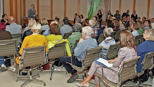 Nicht nur die Begrung durch Brgerme...iner Gebrdendolmetscherin bersetzt.   | Foto: Michael Brck