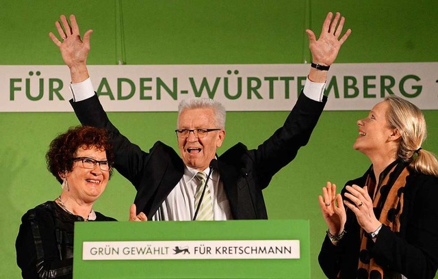 Winfried Kretschmann jubelt nach der g...egen die Grnen sogar bei 38 Prozent.   | Foto: Marijan Murat (dpa)