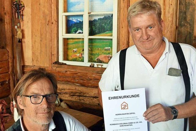 Martin Zipfel aus Kirchzarten ist seit 40 Jahren im selben Betrieb Zimmermann