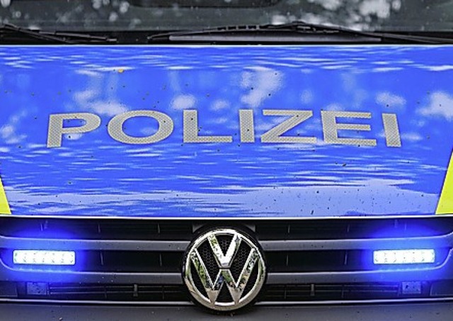 Die Polizei hilft nach Unfllen, die Schuldfrage zu klren.  | Foto: Jens Wolf